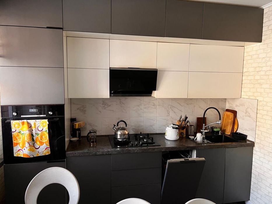 Продается 4-комнатная квартира.