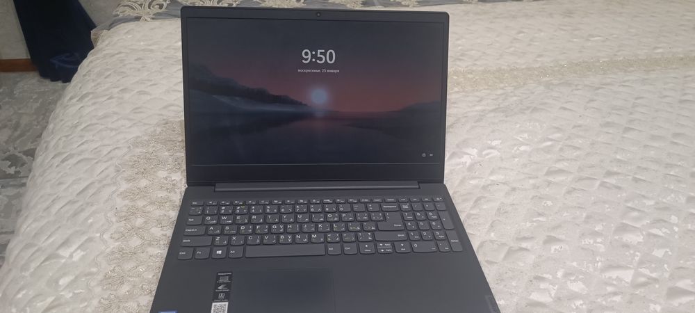 Ноутбук Lenovo CCD qoʻyilgan