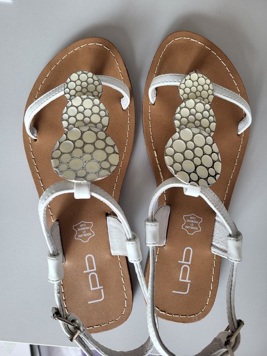 Сандали дамски нови.