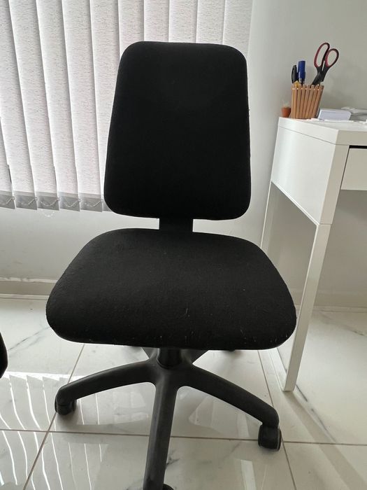 Запазен офис стол