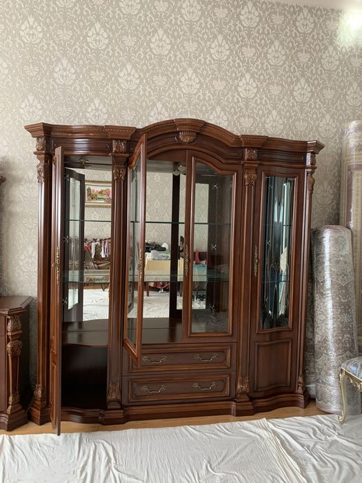 Мебель олганга гилам ва соат совга.