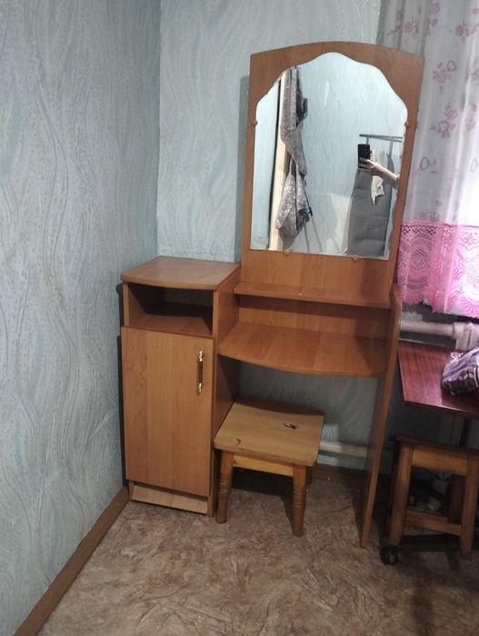 Продам туалетный столик