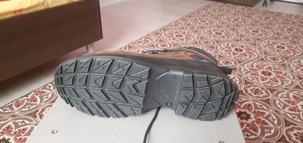 Спец.ботинка новый