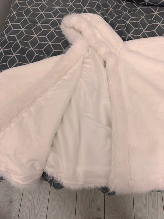 Пончо, белое.