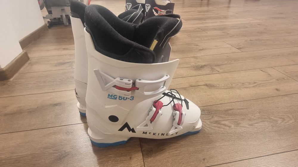 Schiuri Salomon 110 cm, clapari McKinley, mar 24-24.5 (36-38) si casca