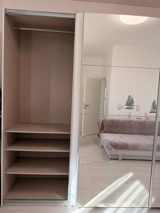 Dulap cu oglinda si usi culisante