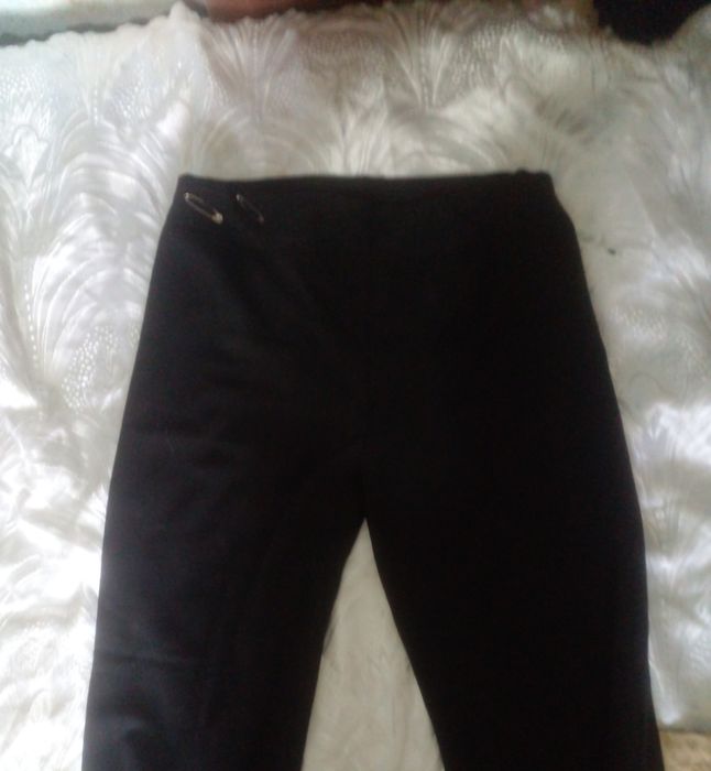 Продаю брюки б/у 5 штук.