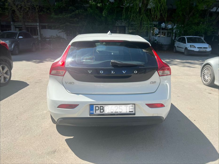Продавам Волво V40 2.0