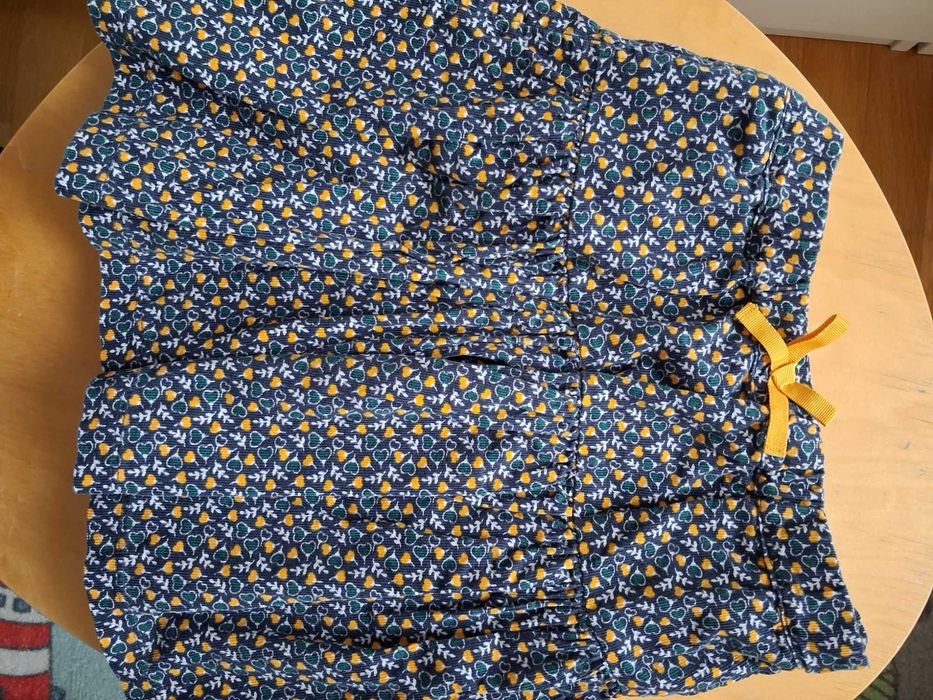 Поличка и две жилетки за момиченце на 6-7 години