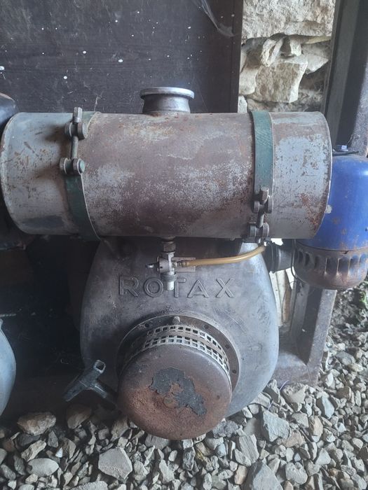 Vând motor cositoare Rotax