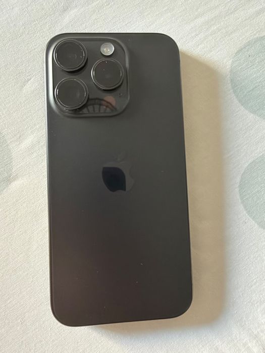 Iphone 15 pro black titanium