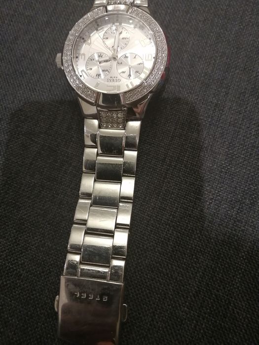 Женские наручные часы GUESS