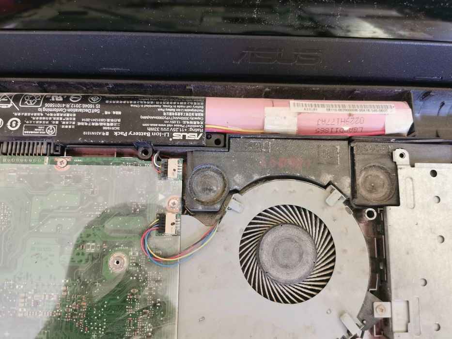 Service / Reparatii Laptopuri.