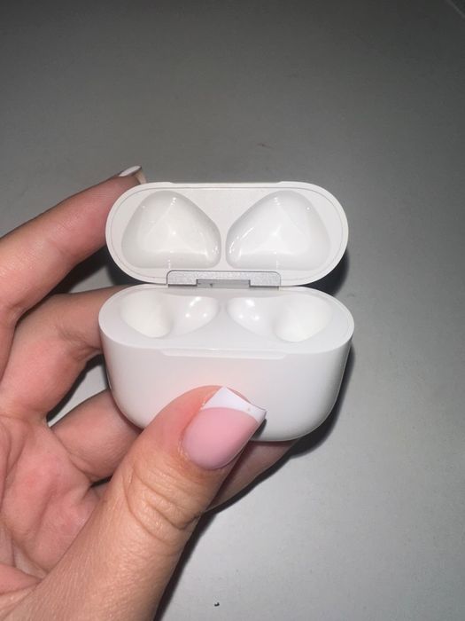 AirPods4- Noi sigilate