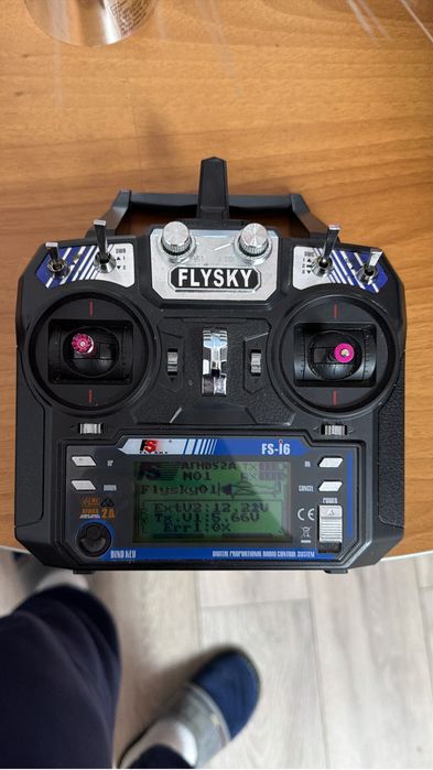 Vand novomodel navx aproape nou 2 acumulatori 18000 !!!