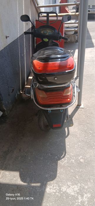 Skuter sotiladi