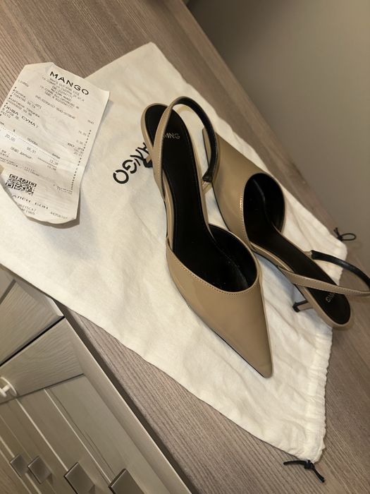Дамски обувки на марката MANGO