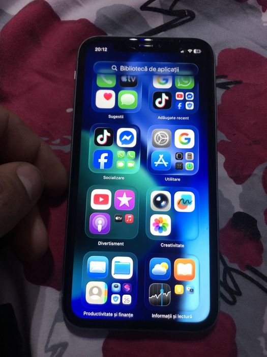 Vand/schimb iphon 11 64gb 70% sanatate telefonul este intro stare husa