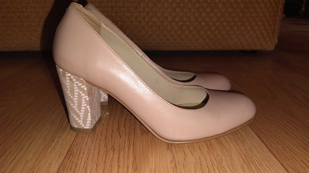 Pantofi nude, cu toc gros