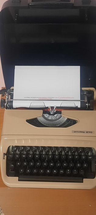 Mașină de scris Privileg 270 impecabilă