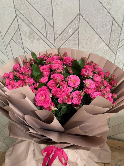 Нежные спрей розы