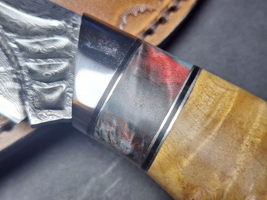 Ловен нож от дамаска стомана VG10 с кожена кания