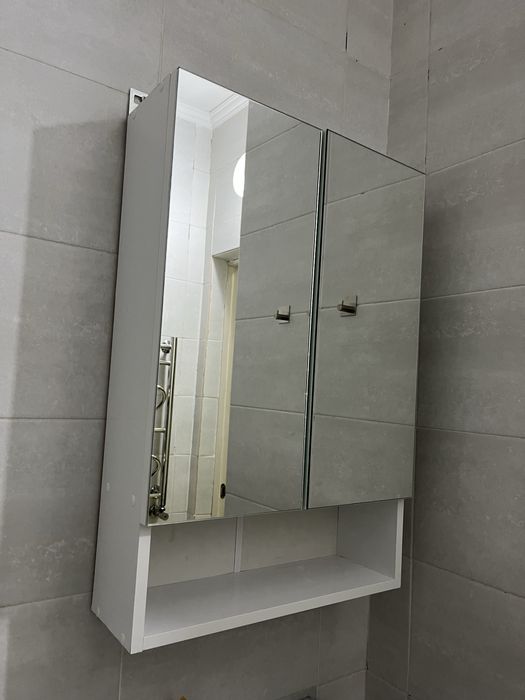 Шкаф с зерколом для ванной