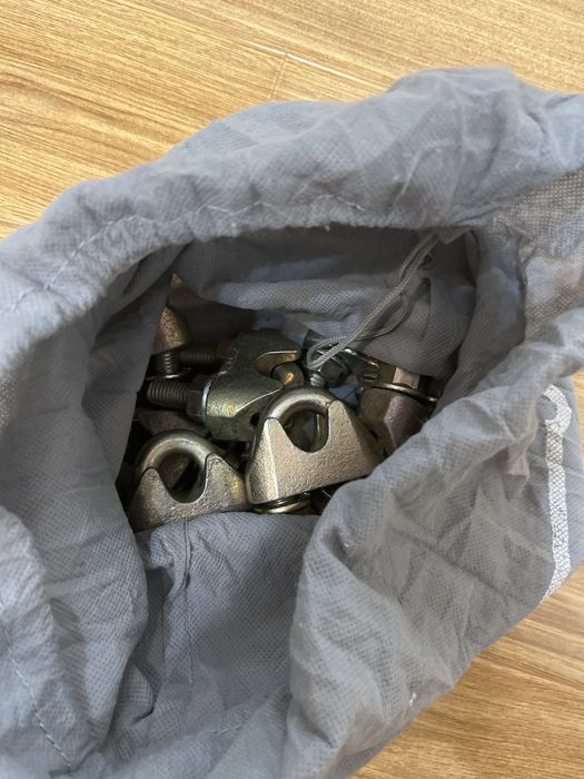 Зажим для крепления.