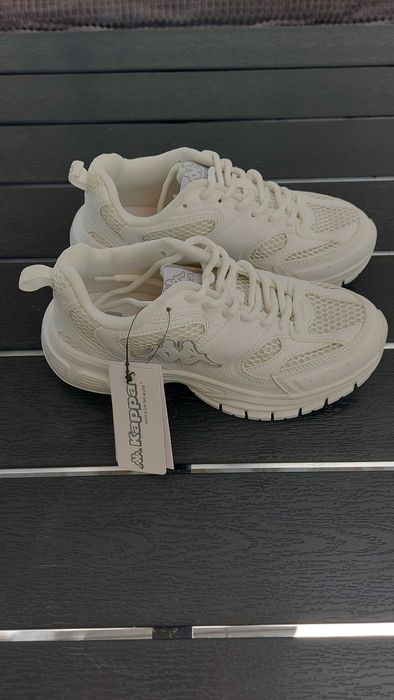 Продавам дамски маратонки "KAPPA""