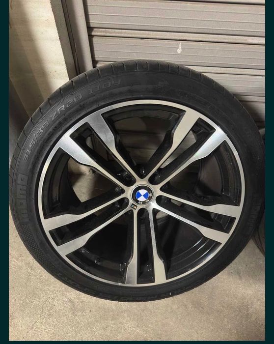 Продавам незаварени джанти и гуми от BMW X5, гуми в добро сьстояние.