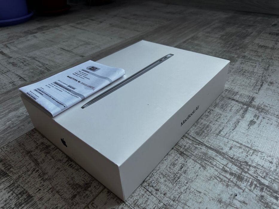 Apple MacBook Air M1 8GB/256GB - 96% Battery - 83 Cycles - Като Нов