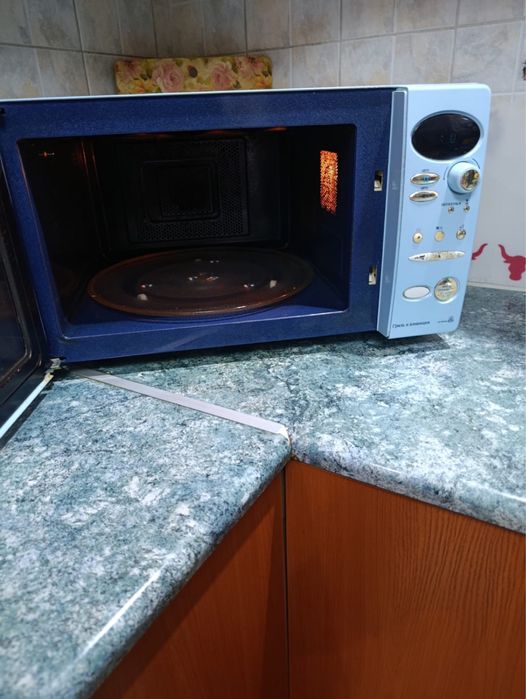 Продам микроволновую печь