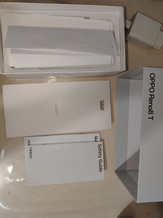 Телефон OPPO Reno8 T
