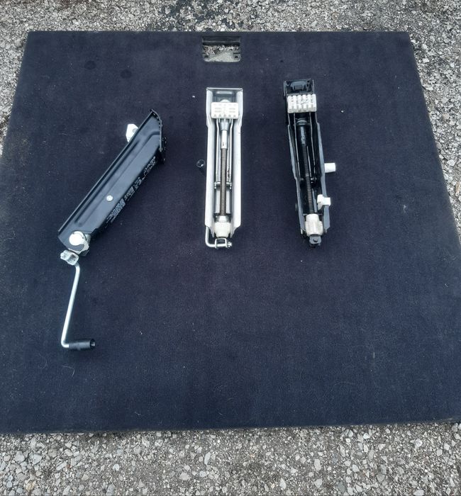 Оригинален крик Мерцедес w211