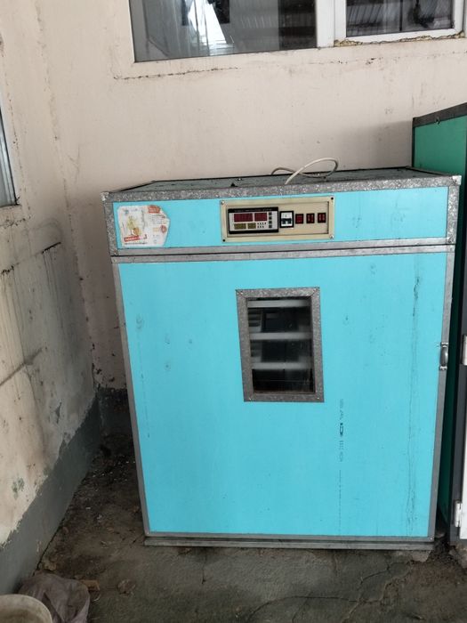 Инкубатор продам