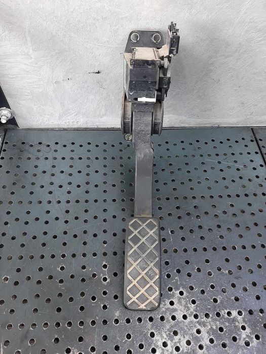 pedala acceleratie 1.9 tdi vw golf 4 skoda octavia 0281002342