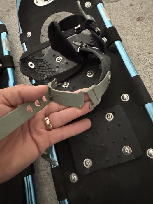 Rachete zapada cu o curea rupta