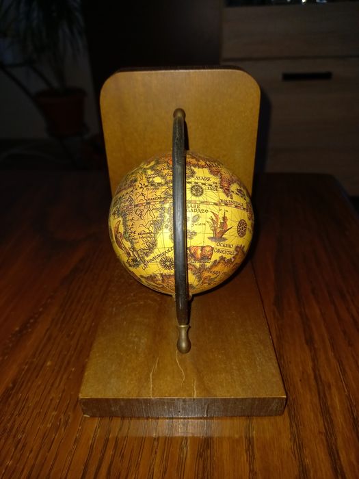 Глобус античен...