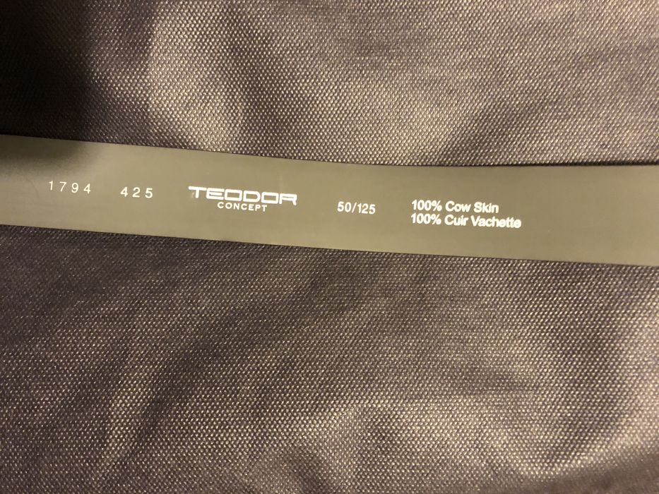 Абитуриентски костюм