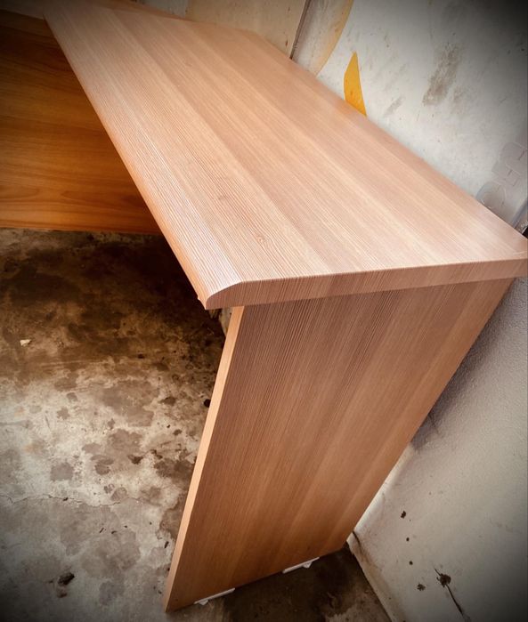 Чисто нови бюра в кашони