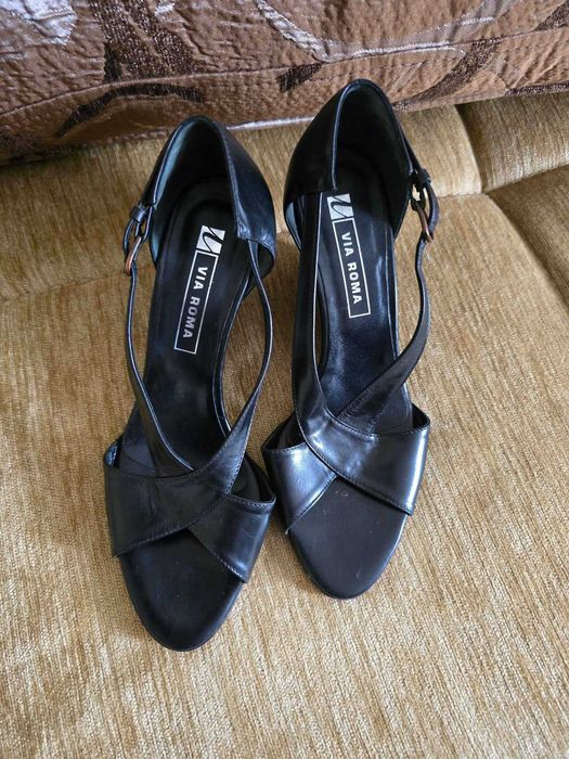 Чисто нови дамски обувки 37 номер