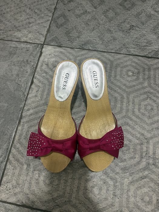 Дървени обувки на ток Guess