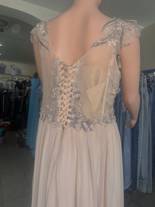 Официална рокля