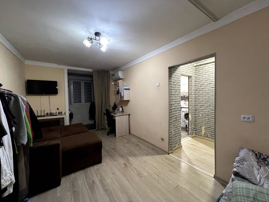 Продаётся 1 комн квартира 27 м2 кирпич Новомосковская стадион "СТАРТ"