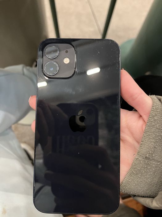 Vand iphone 12 memorie 64 gb
