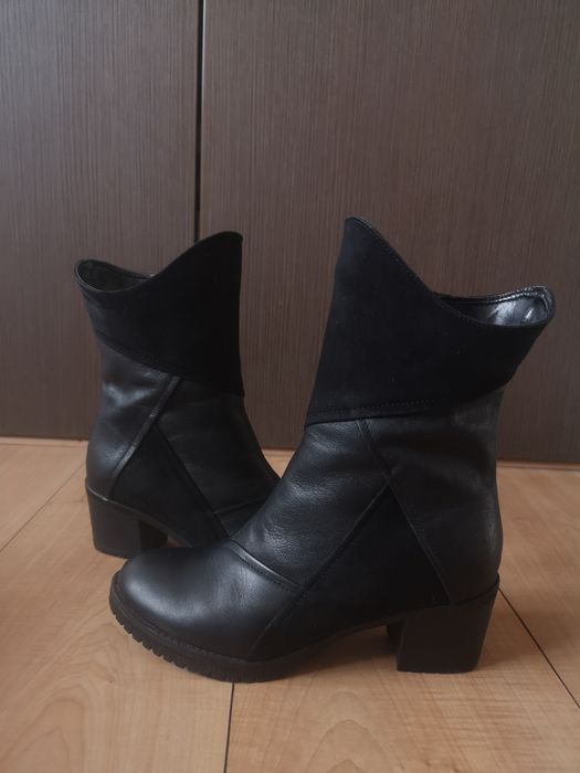 Нови дамски черни боти на нисък ток