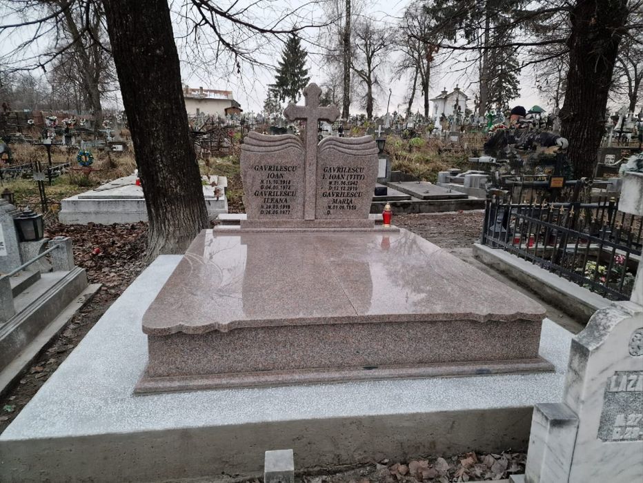 Vând/realizez monumente funerare și  răstigniri la cele mai bune pretu