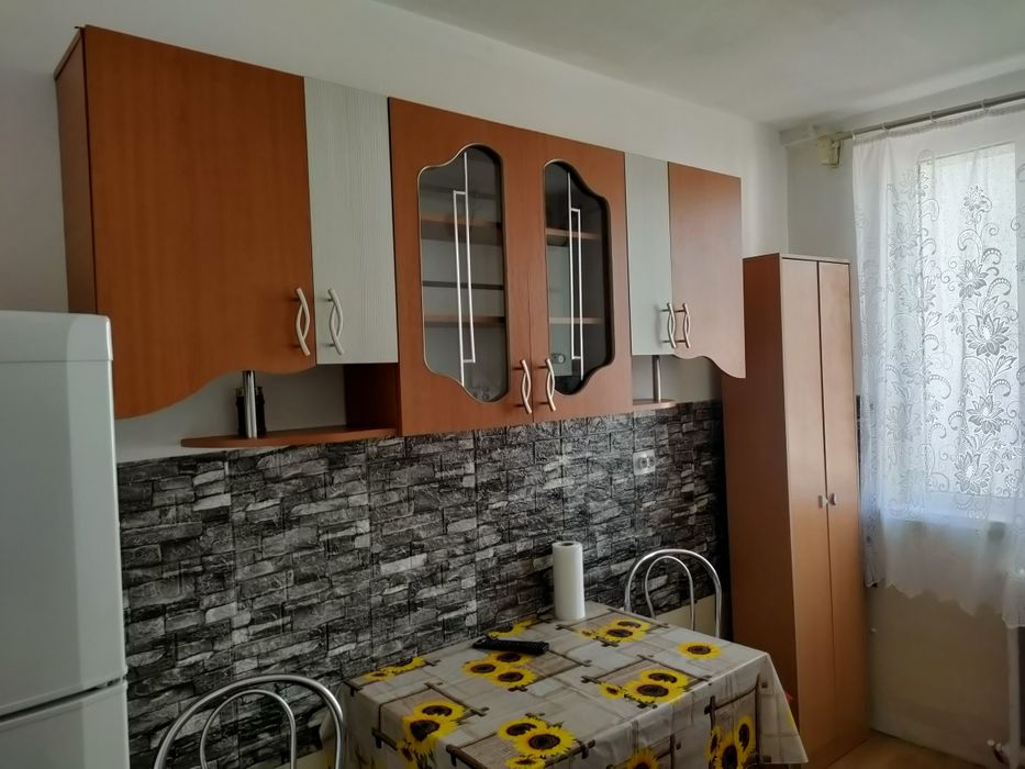 Proprietar închiriez apartament cu 2 camere decomandate, zona Rahovei