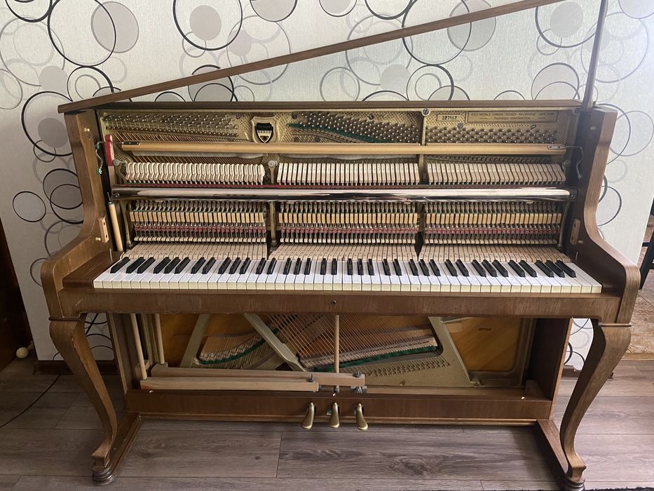 Фортепиано WEINBACH