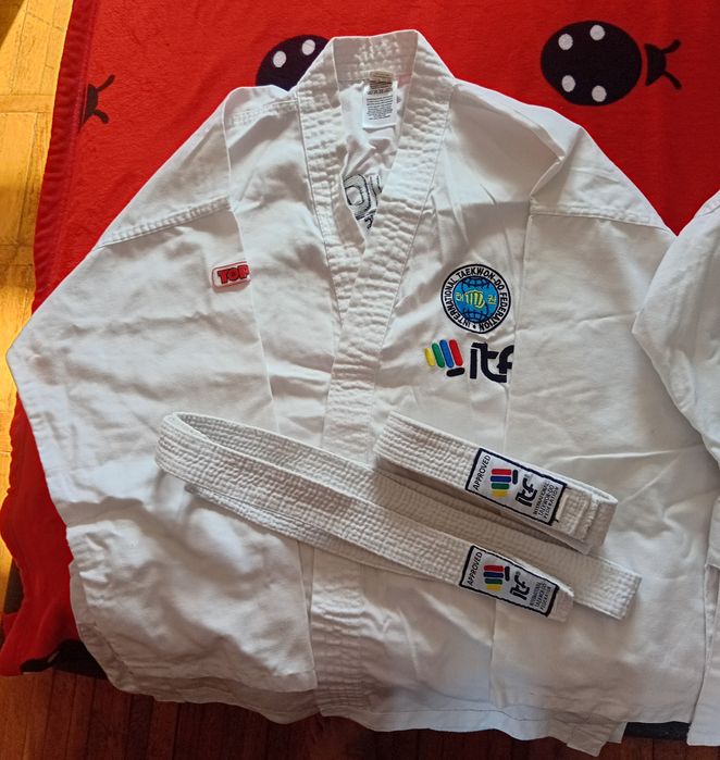 2 echipamente Taekwondo Dobok marimea 150 - 160 cm